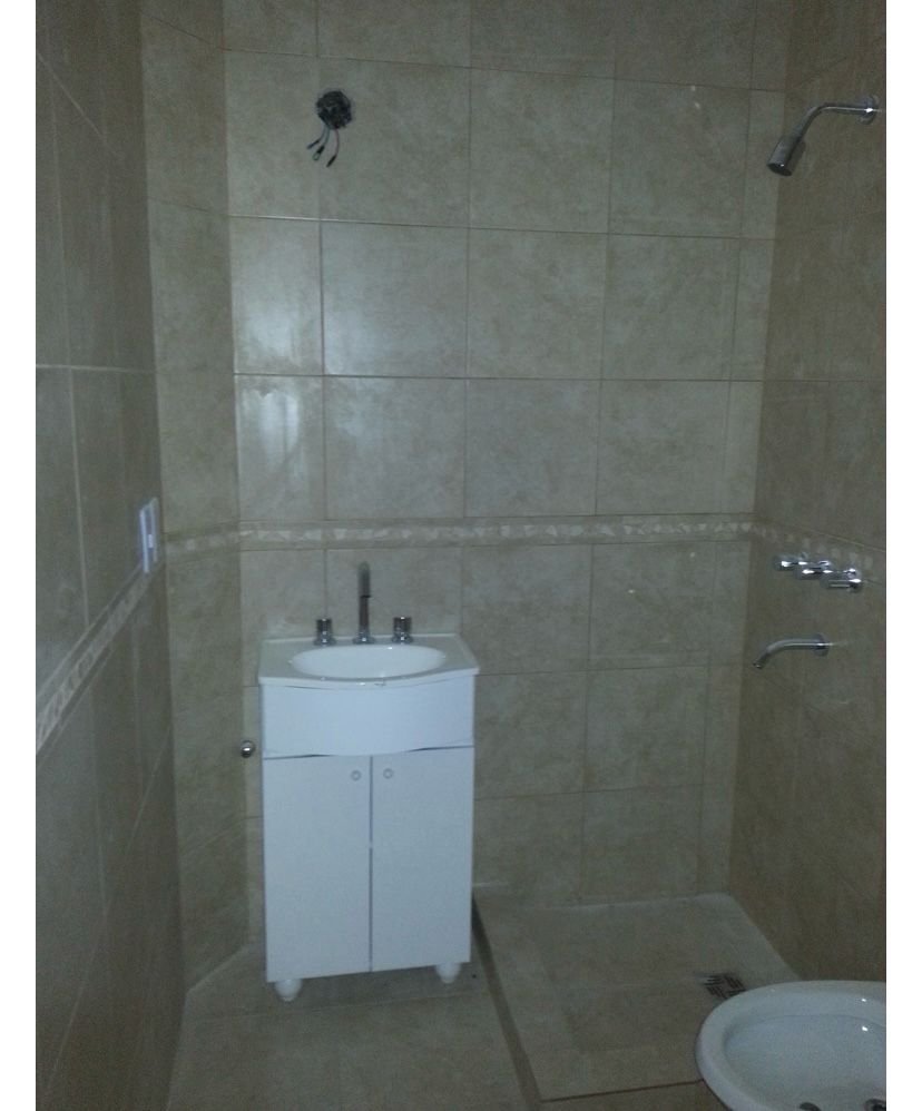 DUPLEX sobre Hacha al 300 en Quilmes Oeste